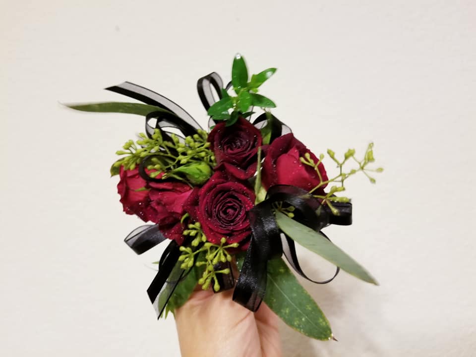 open lace back dress Amazon.com: Ling's moment 6pcs Wedding Wrist Corsage Artificial Flowers,  Girl/Mother Homecoming Prom Corsages Wristlet Décor, etc. Burgundy and Navy  Blue : Home & Kitchen