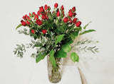 10 Stems Red Fresh Spray Roses in Clear Vase