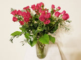 10 Stems Red Fresh Spray Roses in Clear Vase