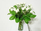 10 White Stems Spray Roses in Clear Vase